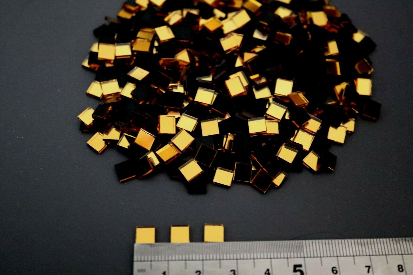 Mirror square shaped 5 x 5 mm.