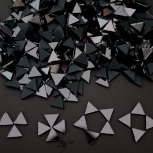 Mosaic 300 pieces triangular Grey mirror glass, 1x1x1 cm.