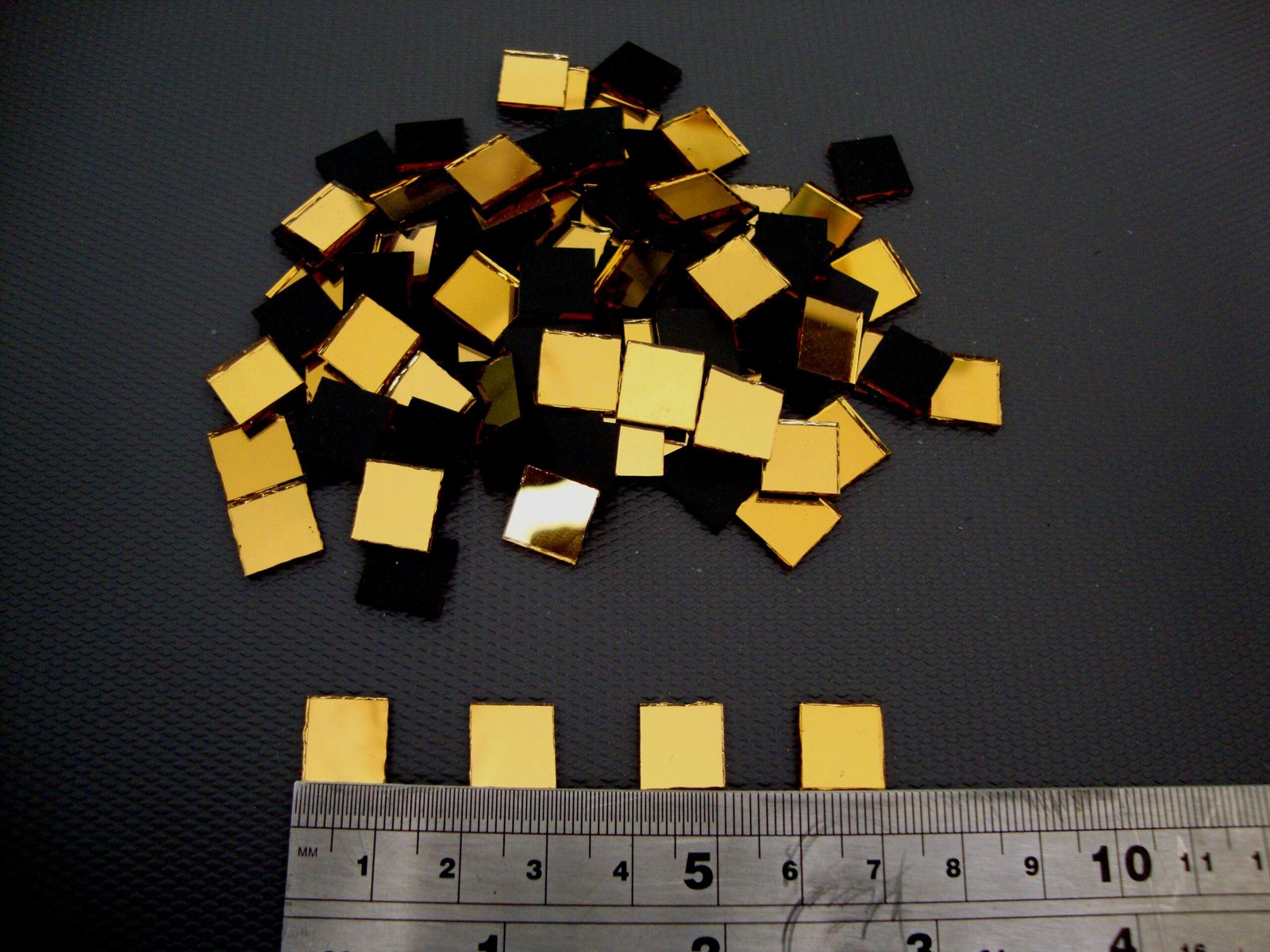 Gold mirror glass 1x1 cm, 1.8 mm thick, 300 pieces. - Image 2