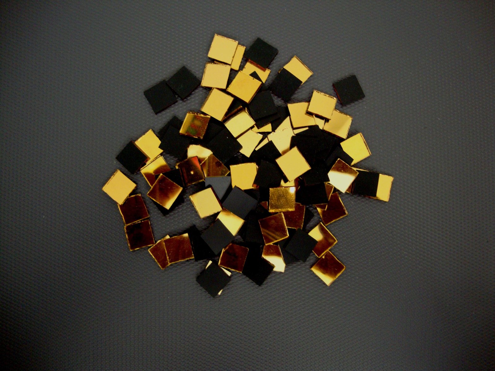 Gold mirror glass 1x1 cm, 1.8 mm thick, 300 pieces. - Image 3